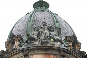 Seated Statue of Liberty