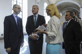 Наталія Заболотна, Карл Більдт, Арсеній Яценюк та Андрій Дещиця