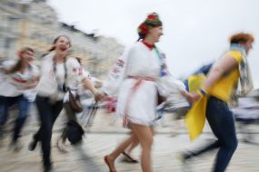 Участники парада вышиванок