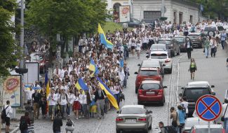 Участники парада вышиванок