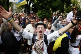 Участники парада вышиванок