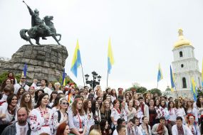 Участники парада вышиванок