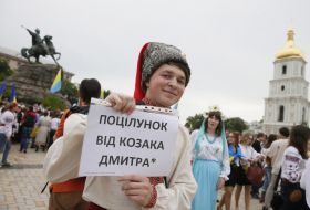 Участники парада вышиванок