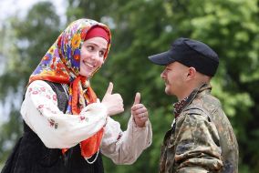 Участники парада вышиванок