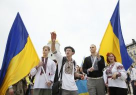 Участники парада вышиванок