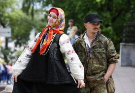 Участники парада вышиванок