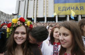 Участники парада вышиванок