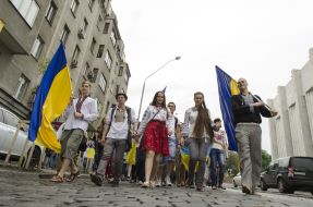 Участники парада вышиванок