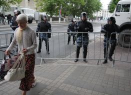Riot police in the center of Simferopol