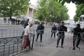 Riot police in the center of Simferopol
