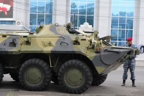 APCs in the center of Simferopol