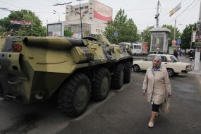 APCs in the center of Simferopol