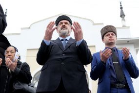 Aishe Seitmuratova, Refat Chubarov and Dilyaver Akiev