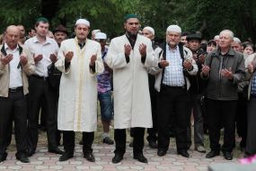 Participants of mourning rally