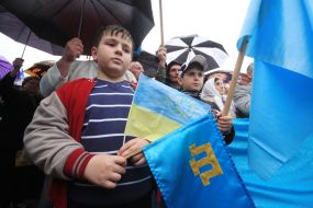 Participants of mourning rally