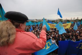 Participants of mourning rally