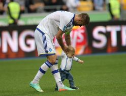 Andrey Yarmolenko with son