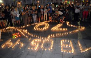 Participants of mourning rally