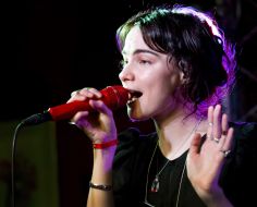 Участница группы Pur:Pur Ната