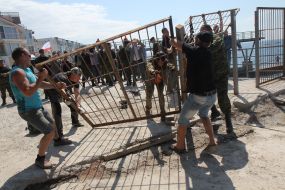 "Self-defense" of Crimea pulled down the fence on the beaches