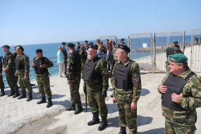 "Self-defense" of Crimea pulled down the fence on the beaches