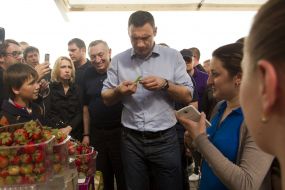 Vitaliy Klichko on Yuzhniy market