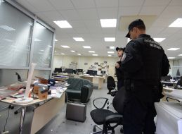 Employees of the tax police in the newspaper "Vesti"