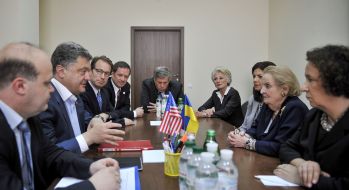 Madeleine Albright and Petr Poroshenko