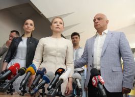 Yuliya Timoshenko, Yevgeniya Timoshenko and Aleksandr Timoshenko