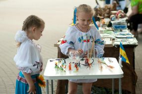 Діти у вишиванках