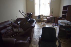 Разгромленный кабинет