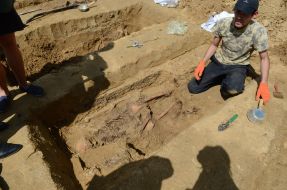 Remains transit prison inmates