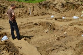 Remains transit prison inmates