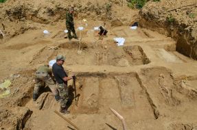 Remains transit prison inmates