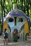 Скульптура в виде головы богатыря из поэмы «Руслан и Людмила»