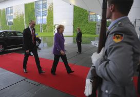 Arseniy Yatsenyuk and Angela Merkel