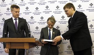 Valentin Nalivaychenko, Mustafa Dzhemilev and Igor Kulik