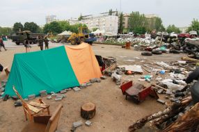 Dismantling of barricades near Donetsk regional administration
