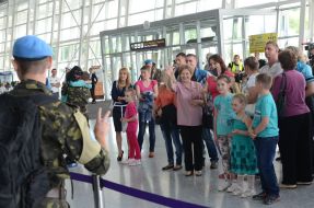 Relatives meet peacekeepers