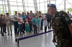 Relatives meet peacekeepers