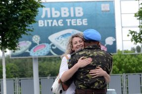 Relatives meet peacekeepers