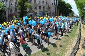 Parade of participants graduates