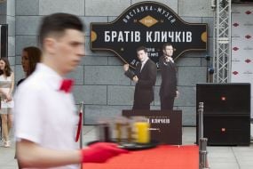Cardboard figures of Klitschko brothers