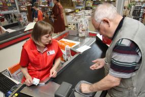 Касир в супермаркеті