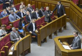 Михаил Охендовский выступает с трибуны парламента