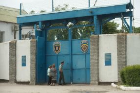 Girl meets a convict