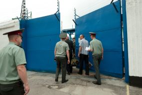 Girl meets a convict