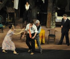 A scene from "My profession - Signor high society"