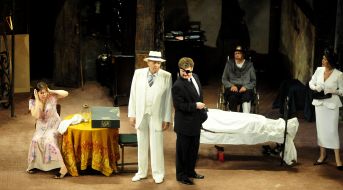 A scene from "My profession - Signor high society"