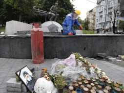 Reconstruction work at the monument to Valery Lobanovsky